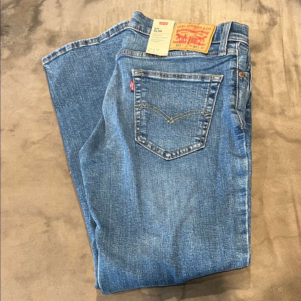 NWT Levi's 511 Slim Fit Men's Jeans in Classic/Medium Blue. 32x30.
